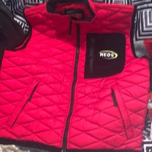 DONATING ASAP!🇺 NEOS red padded thermal construction work ski vest